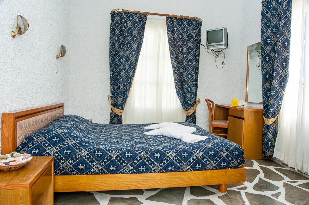 Manousos' Rooms Galissas Rum bild