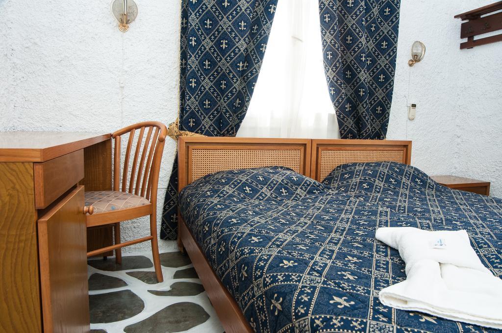 Manousos' Rooms Galissas Rum bild